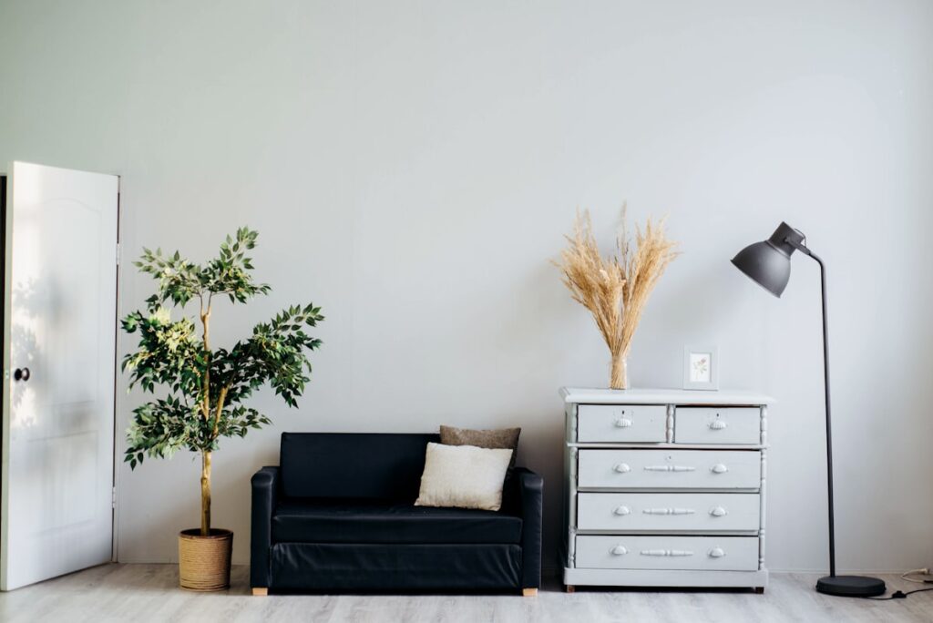 How to Pick Durable Secondhand Curtains and Drapes