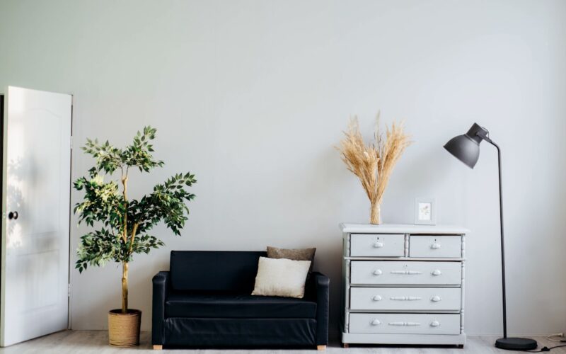 How to Pick Durable Secondhand Curtains and Drapes