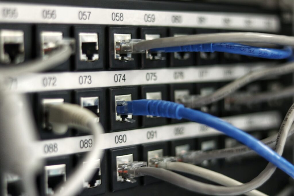 Choosing Between Wi-Fi 5 and Wi-Fi 6 Routers