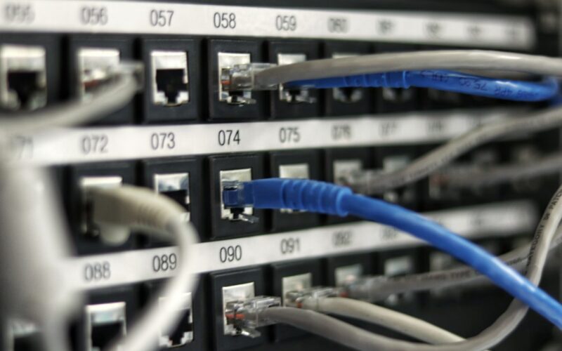 Choosing Between Wi-Fi 5 and Wi-Fi 6 Routers